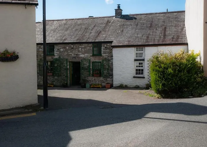 Yr Hen Efail - Old Smithy