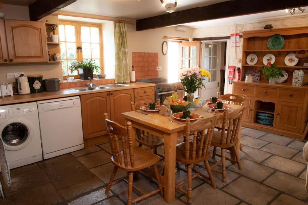 Yr Hen Efail - Old Smithy Tregaron