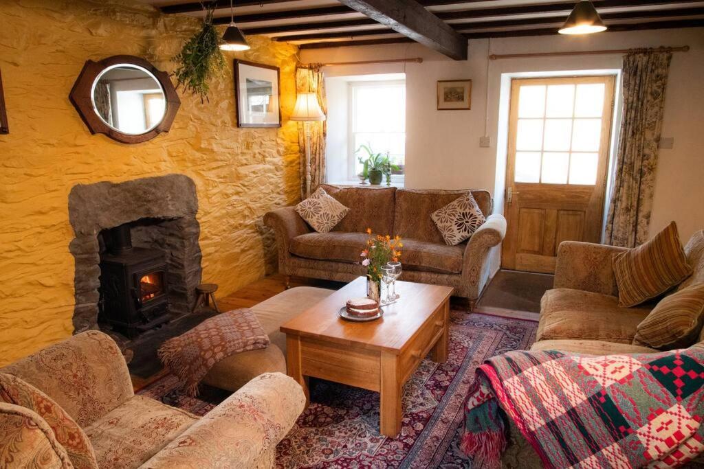 Yr Hen Efail - Old Smithy * Tregaron