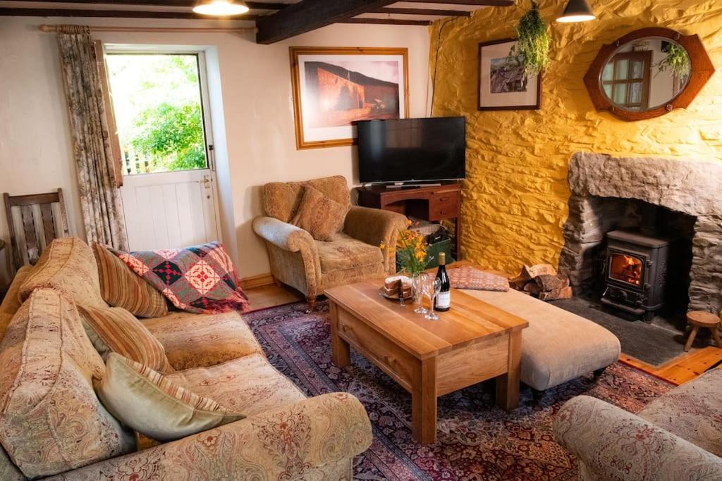 Yr Hen Efail - Old Smithy * Tregaron